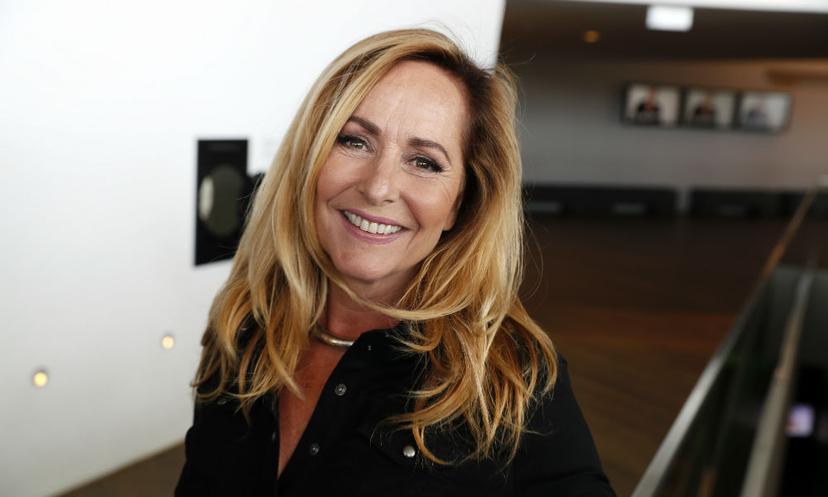 Angela Groothuizen omgetoverd tot 'oudere zus' van Chantal Janzen