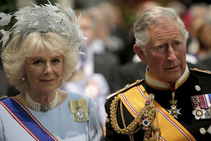 Prins Charles jaagt stiekem op de troon