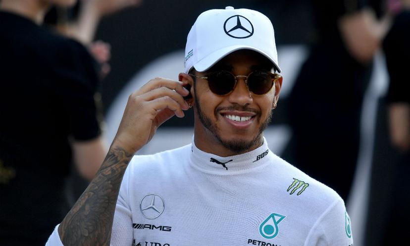Formule 1-coureur Lewis Hamilton valt voor Nederlands model