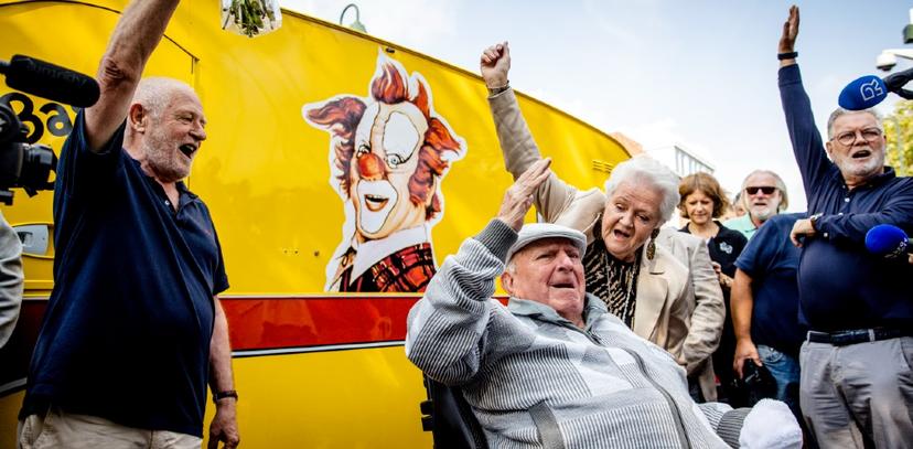 Zien: Clown Bassie genoot van defilé 86e verjaardag