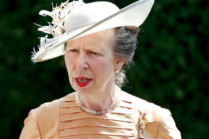 Eigenzinnige prinses Anne wil koningin Elizabeth niet nóg een scheiding aandoen