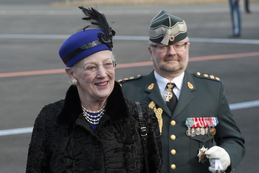 Koningin Margrethe onder vuur om bontjas: 'Zwaai naar al die dode nertsen'