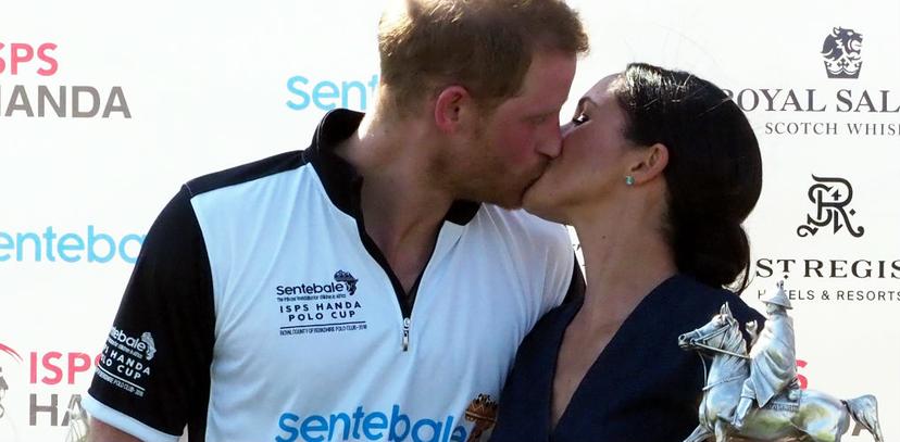 Meghan feliciteert Harry met kus op mond na winst polowedstrijd