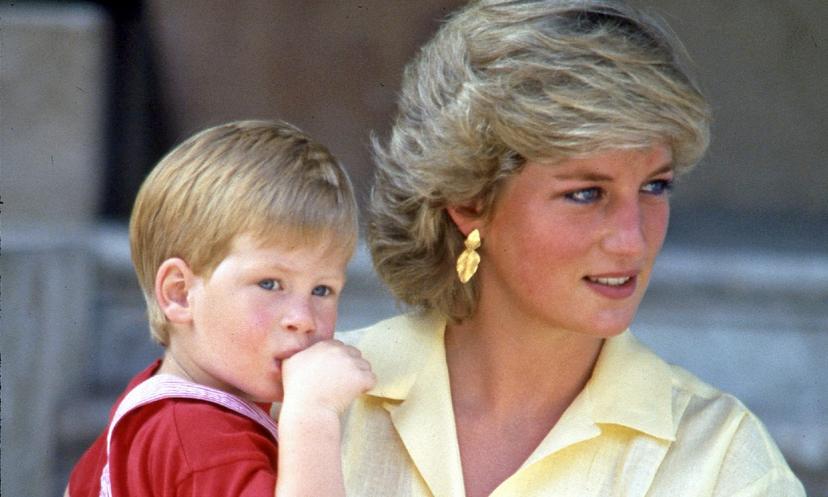 Zo brengt prins Harry de 25e sterfdag van zijn moeder prinses Diana door