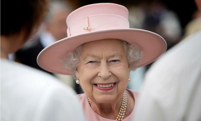 Uniek: koningin Elizabeth zit op de eerste rij tijdens Fashion Week